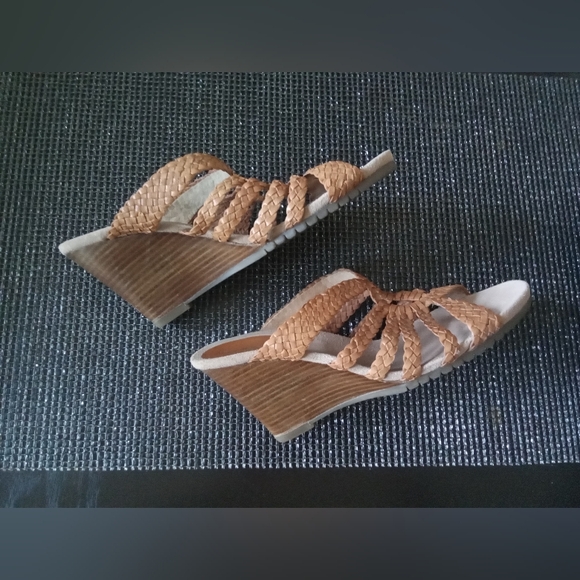 Aerosoles Tan Weave Wedge Heel Sandals 8.5 - Picture 3 of 11